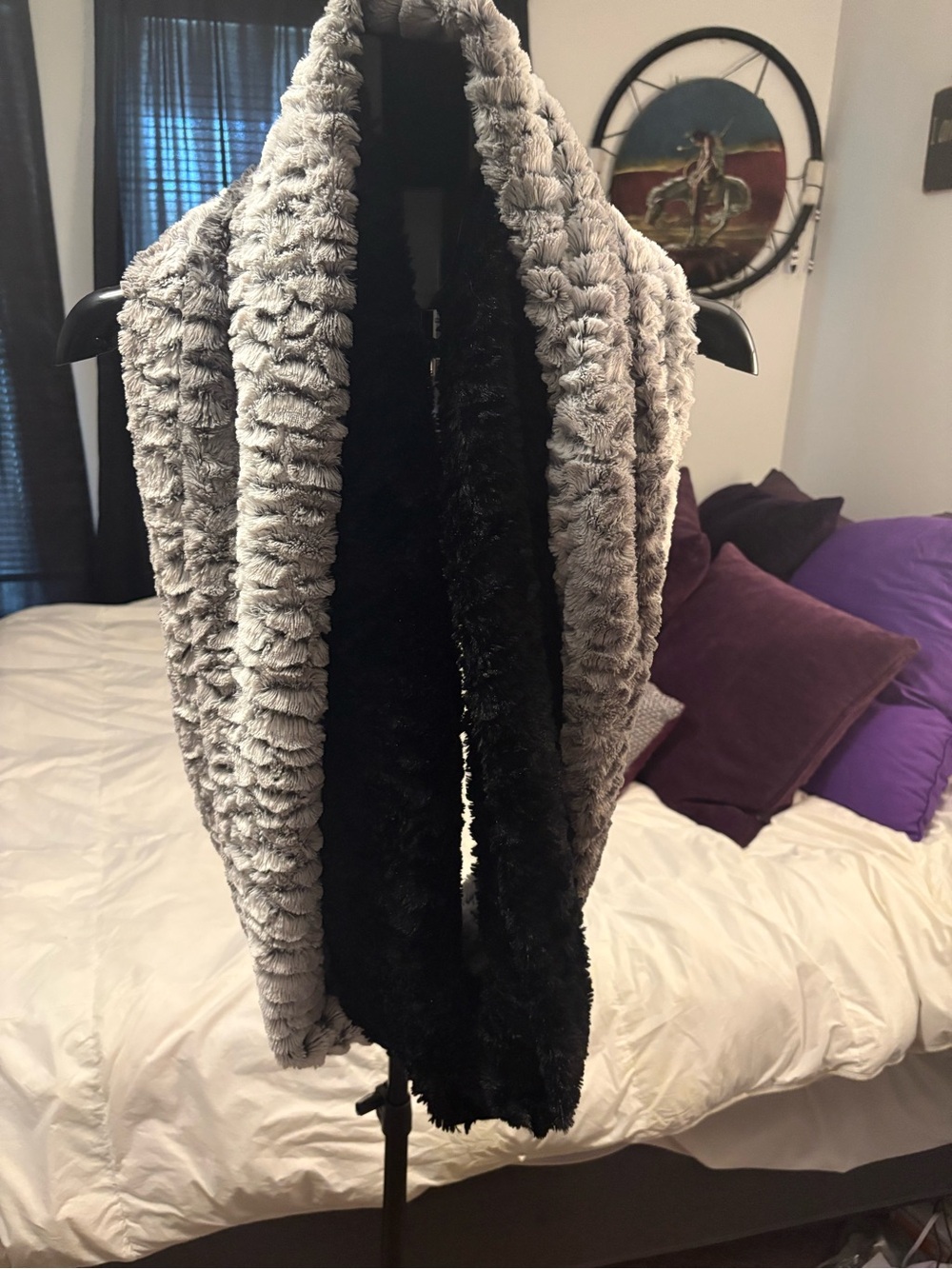 Set of 2 Faux Fur Scarf in Gray and Black